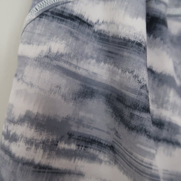 Athleta Mesh Racer Run 4" gray and white Shorts Women's Medium Mid Rise - Picture 4 of 6